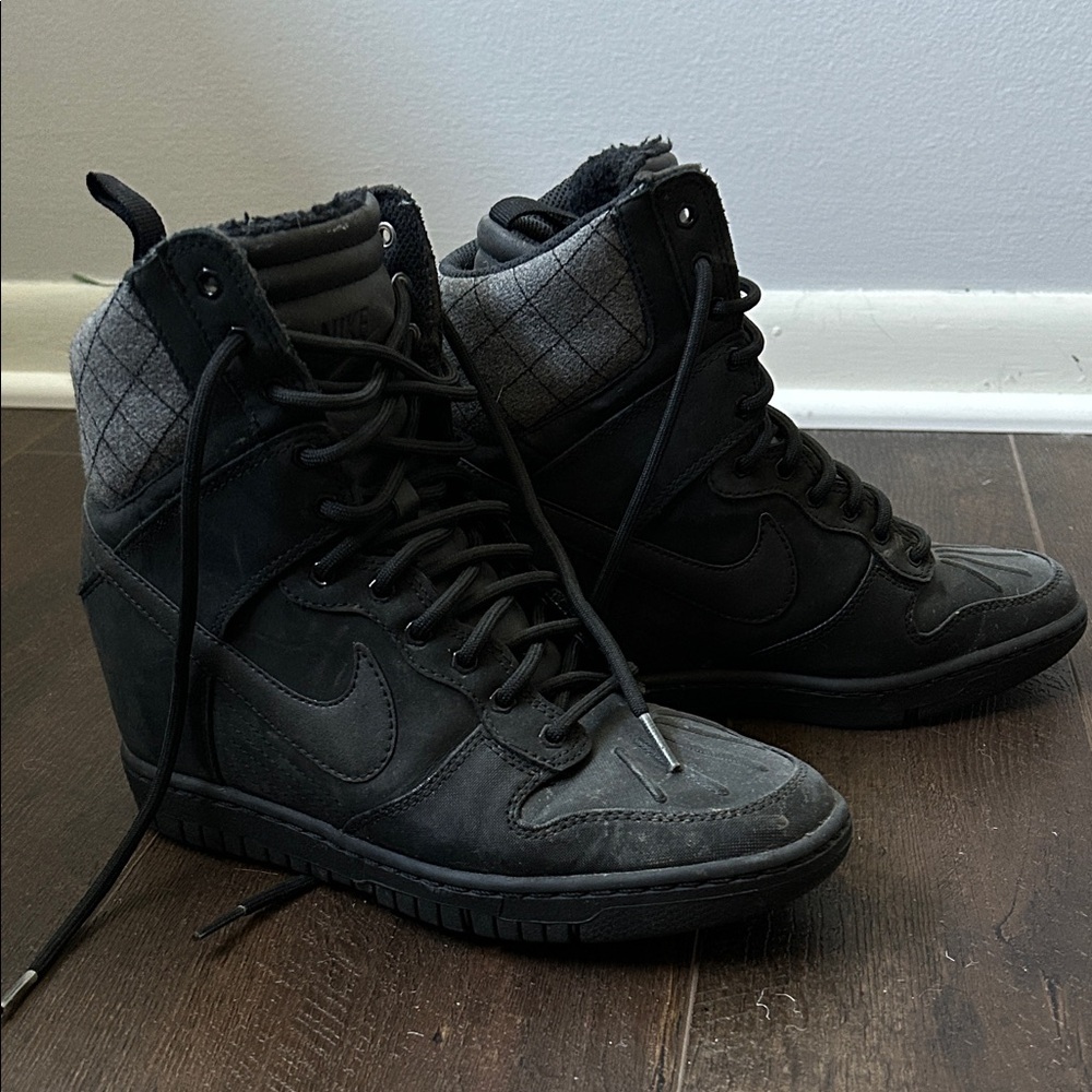 Nike Women's Black and Gray High-Top Sneakers